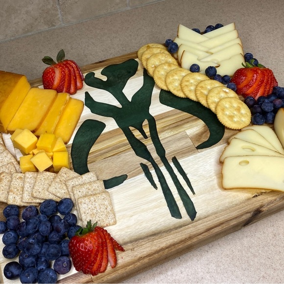 Mandalorian Mythosaur Charcuterie Cutting Board - Picture 9 of 9